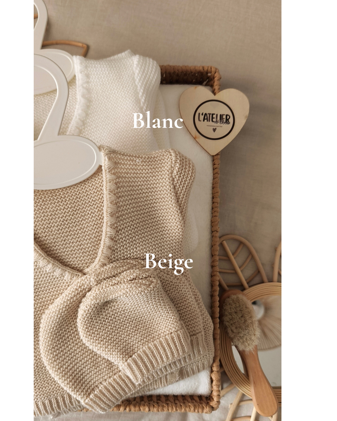 Tenue de naissance Blanche ou Beige - Initial sur chaussons