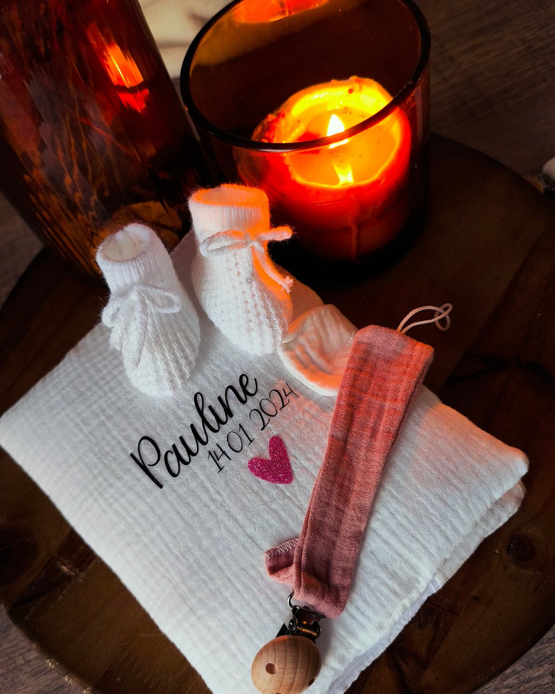 COFFRET CADEAU - Carnet de santé + Attache tétine + Chaussons Vieux rose