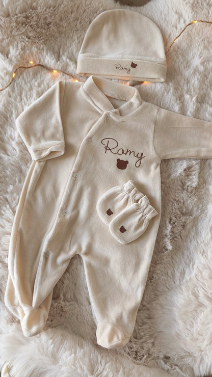 Pyjama en velours - Grand prénom sur pyjama & bonnet