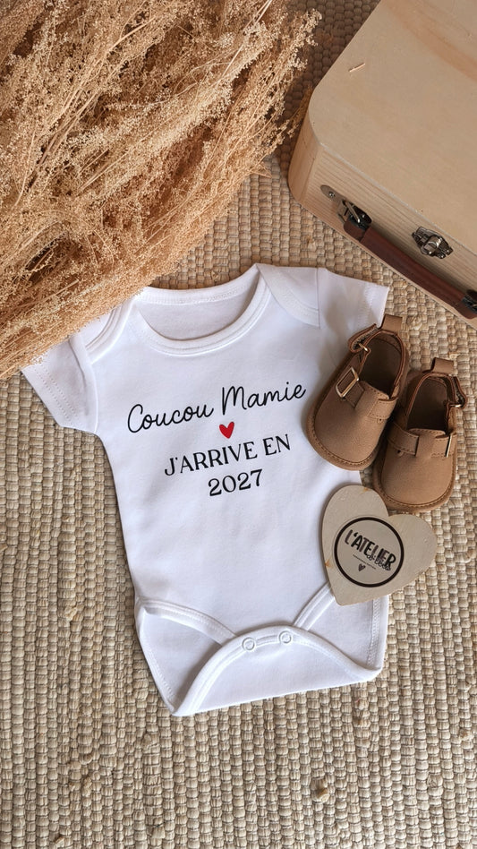 BODY ANNONCE | Coucou Mamie j'arrive en 2027