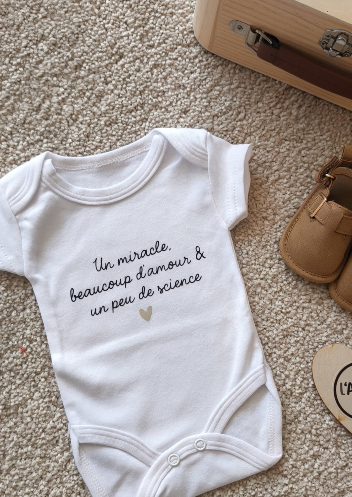 Body Un miracle,beaucoup d'amour  - Taille 1 Mois manche courte (Copie)