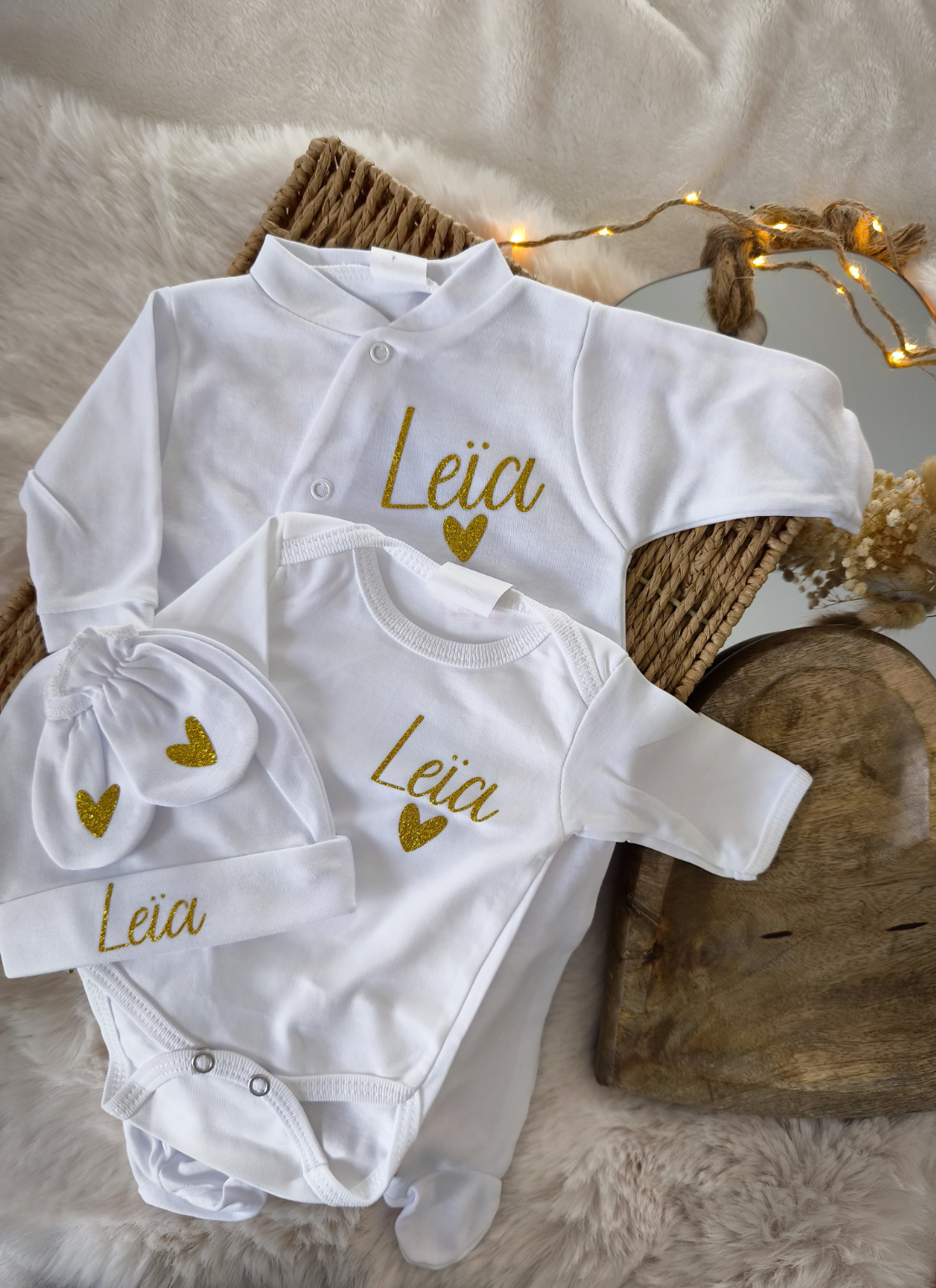 Ensemble 4 pièces - Pyjama,Body,Bonnet et Moufles