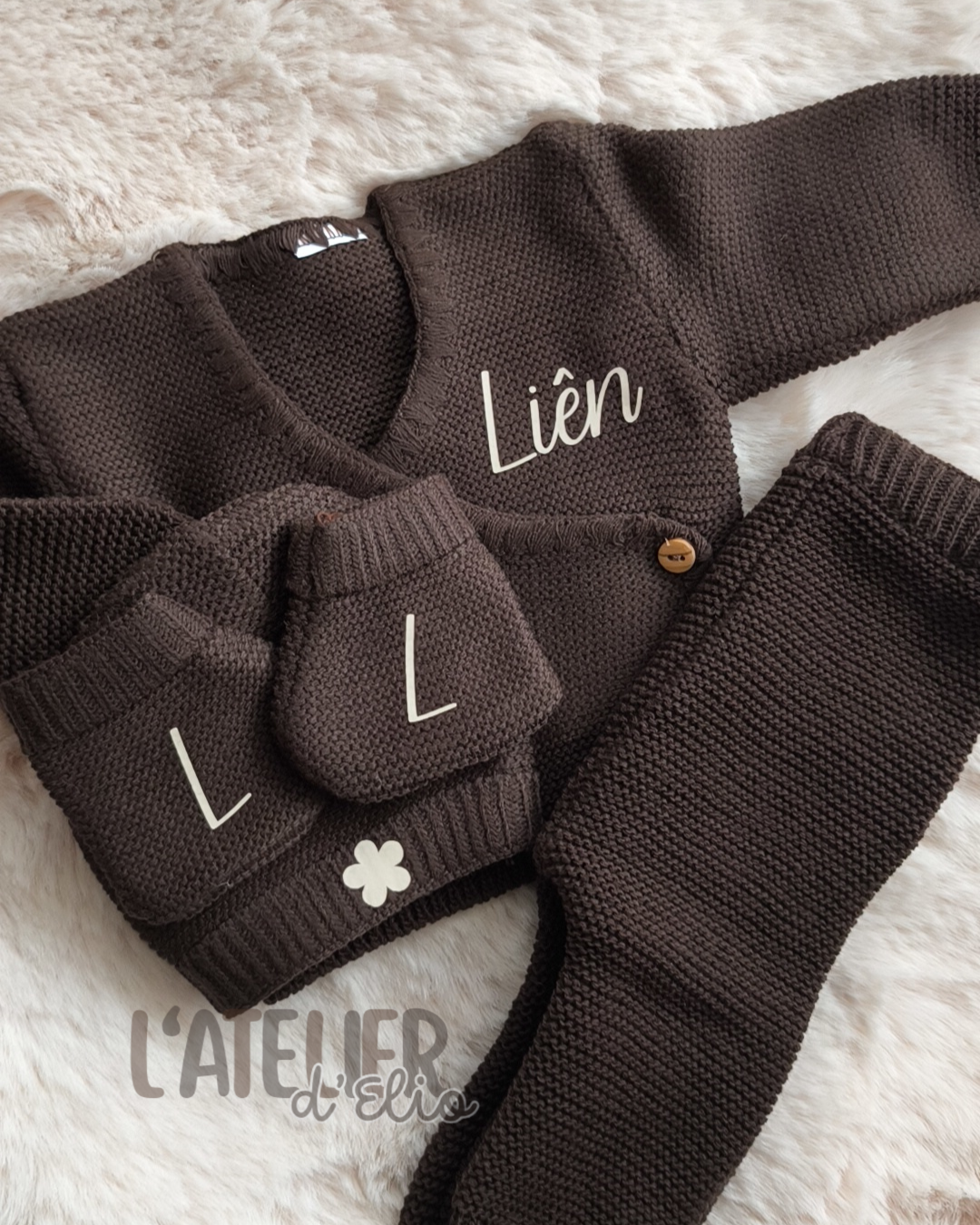 Tenue en maille - Initial sur chaussons