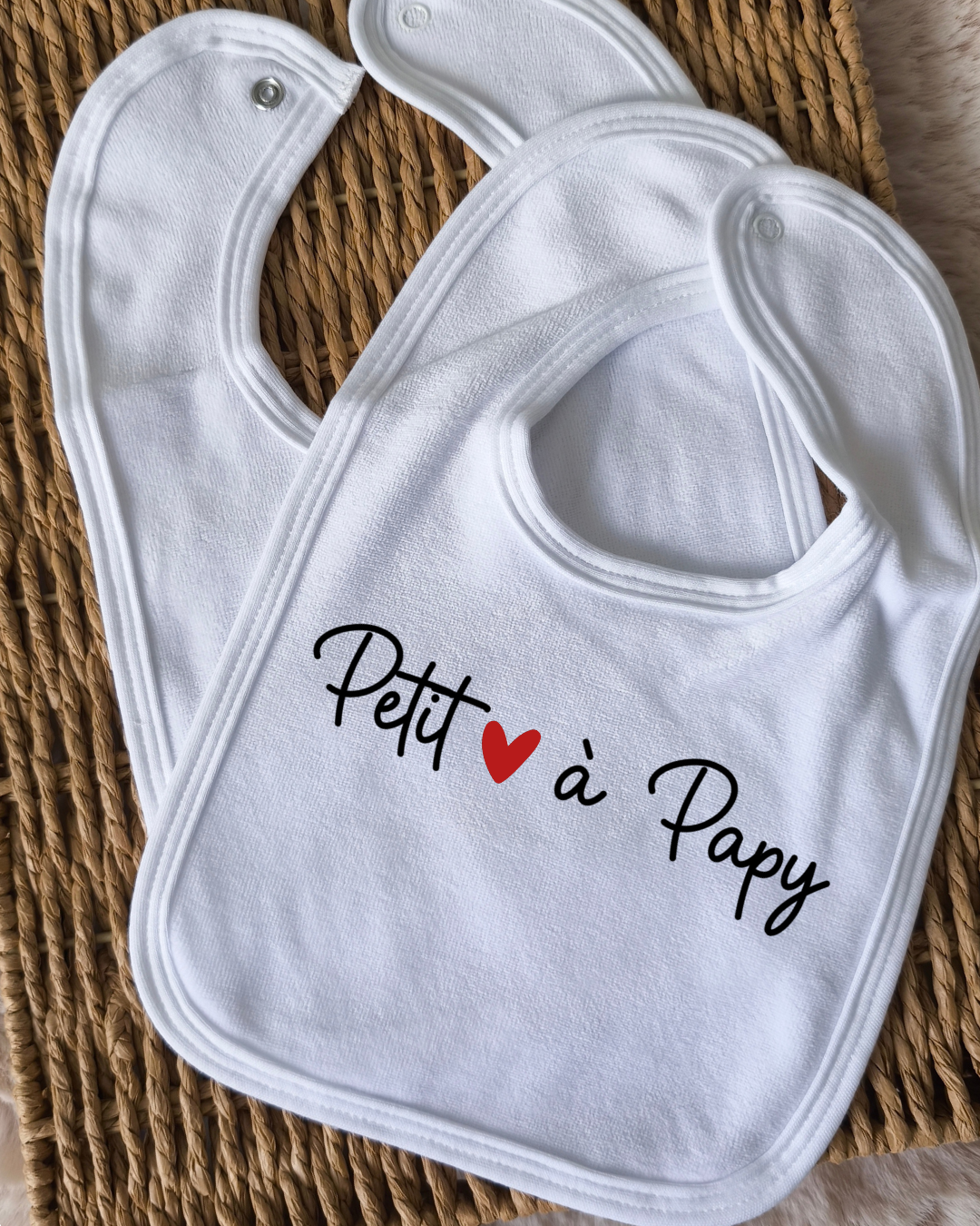 Bavoir - Petit cœur à Mamie/Papy/Maman/Papa/Tata/Tonton...